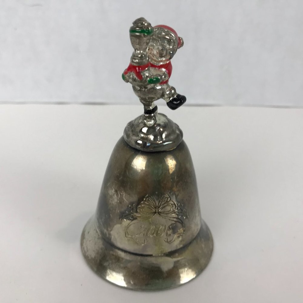 Disney Winnie the Pooh, music box bell, plays "Deck the Halls"